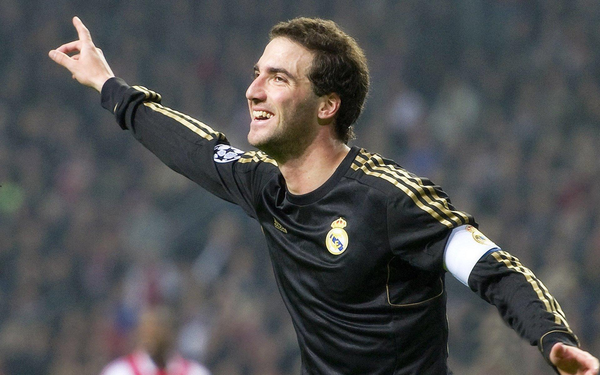 深夜造访引波澜 梅西意外现身诺坎普 俱乐部内部坦言毫不知情